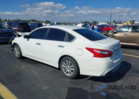 2017 Nissan Altima 2.5 S z USA, uszkodzony, nr VIN 1N4AL3AP3HN347724